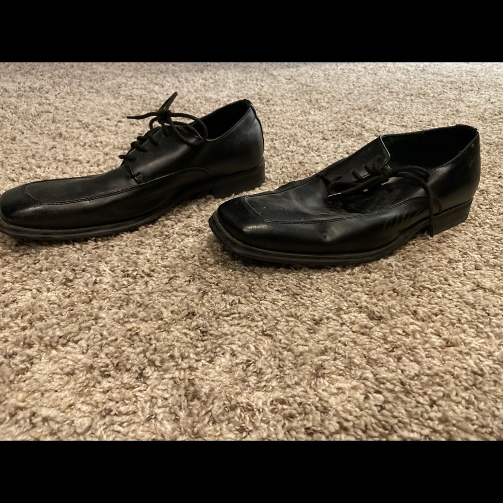 Black dress shoes